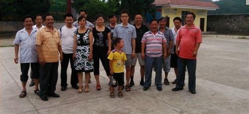 改革开放促巨变 山村小学旧貌换新颜
