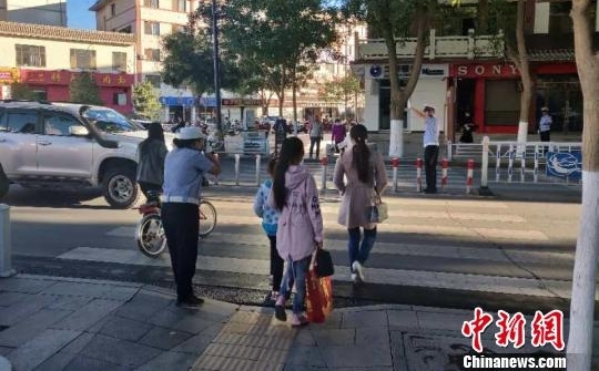 �������޼��ظ�λ������Ϧ������������װ���Ǿ���