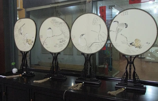 墨韵清风——当代中国画名家成扇邀请展在郑州展出