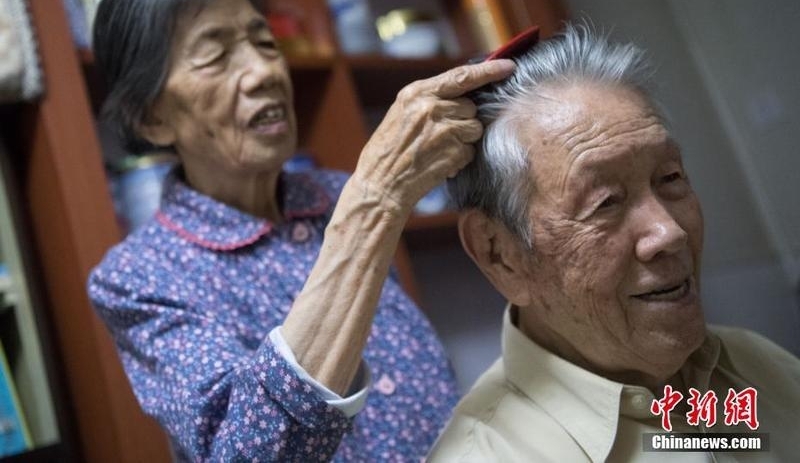 夫妻抗战结伉俪已75年:希望能有张结婚证