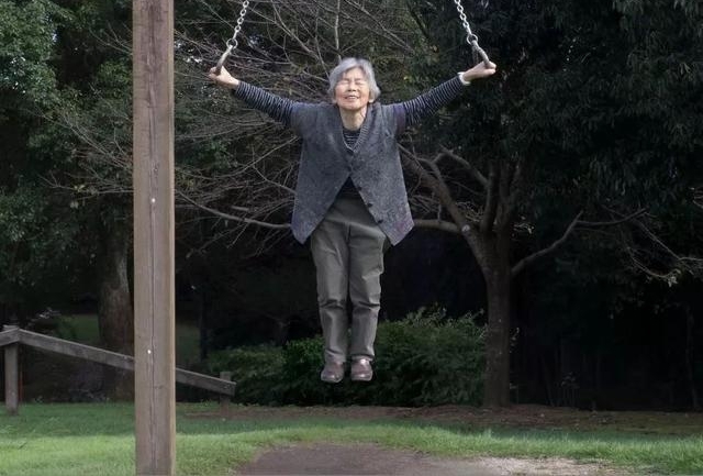 日本老奶奶70岁学摄影,87岁自学PS!活得比18岁还精彩!