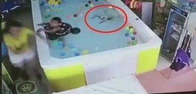 ����Ϊ�����һ����ͯ��������ʱ�����������ʮ����Զ...