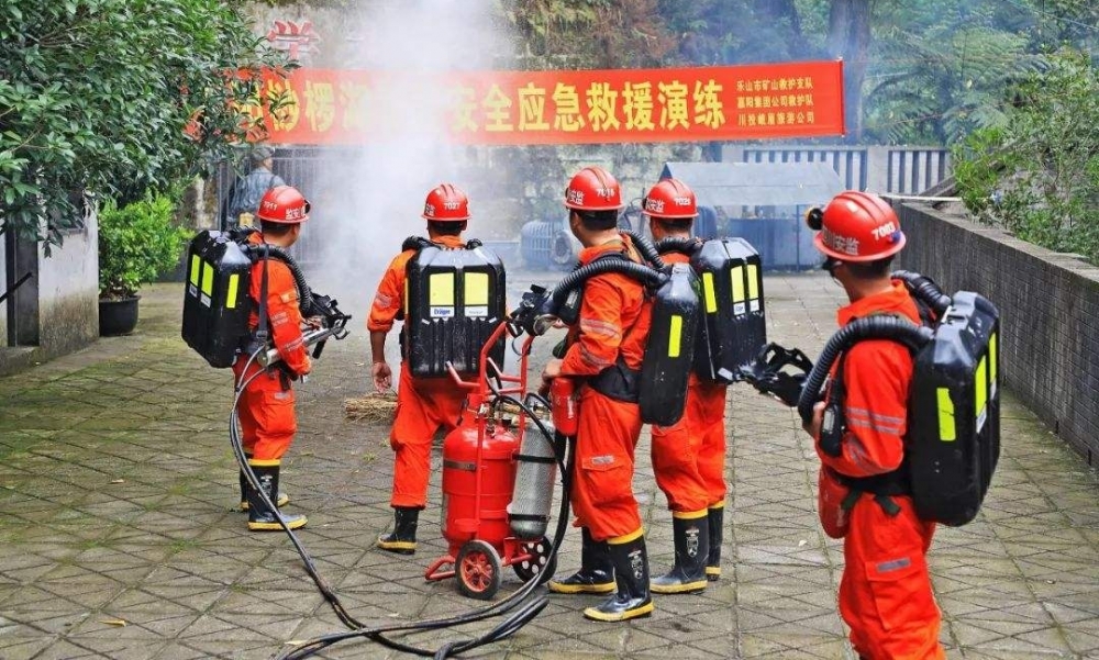 稻城亚丁景区实行有偿搜救 何不大范围推行
