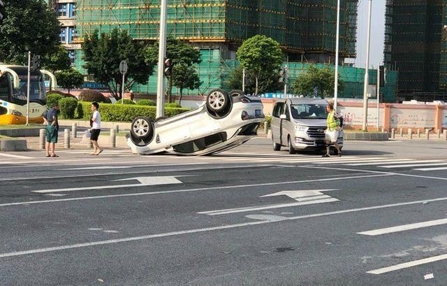 ʵ�����01������MPV���� ����������ڹ�ͣ����й�ĵ���