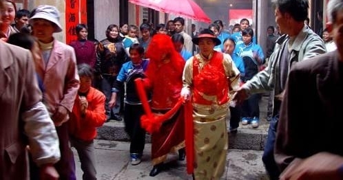 ��������Ů���У���־�顢��������ʾ��ί����