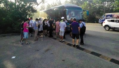 大客车超员超出新高度 核载51人 足足拉了98人