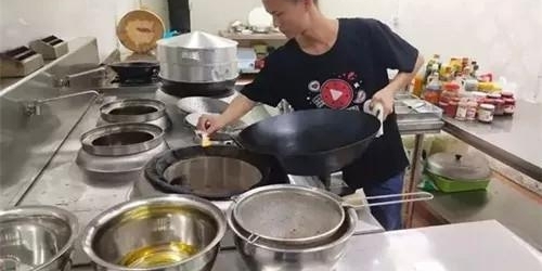�㻹�ڳ������೴�ˣ��˼Ҷ��Ѿ�600���˿�ˣ�