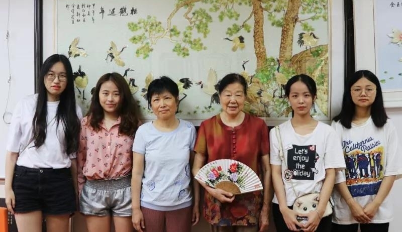 暑期,他们走进别样世界|从卖栀子花阿婆到城隍庙葫芦爷爷,上海大学生街头寻匠心