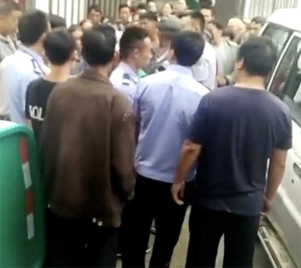 “你皮我就把你带走” 男子吓唬小孩被误当人贩