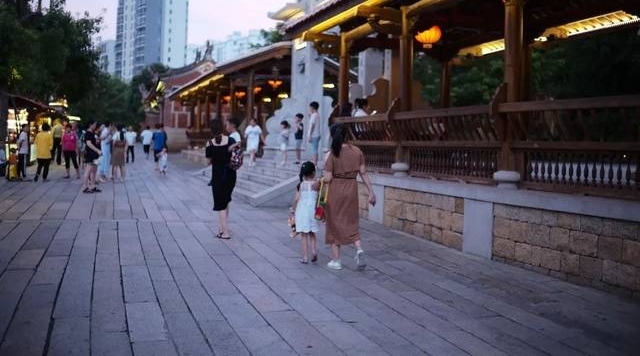 闽南并不江南,她有海一样的勇敢,也有红尘里的温暖