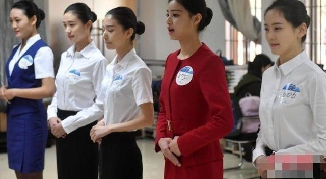 ���Թ٣�������������Ů����˭��Ů��ѧ�����ǻش�����о�����