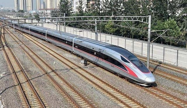 印度土豪来中国旅游:不选头等舱,而是选择坐这个,坐完连连称赞