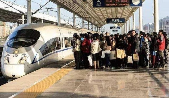 印度土豪来中国旅游:不选头等舱,而是选择坐这个,坐完连连称赞