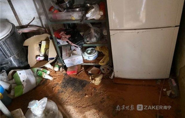 大单!排污沟被堵,沿路铺面财物全被污水浸泡