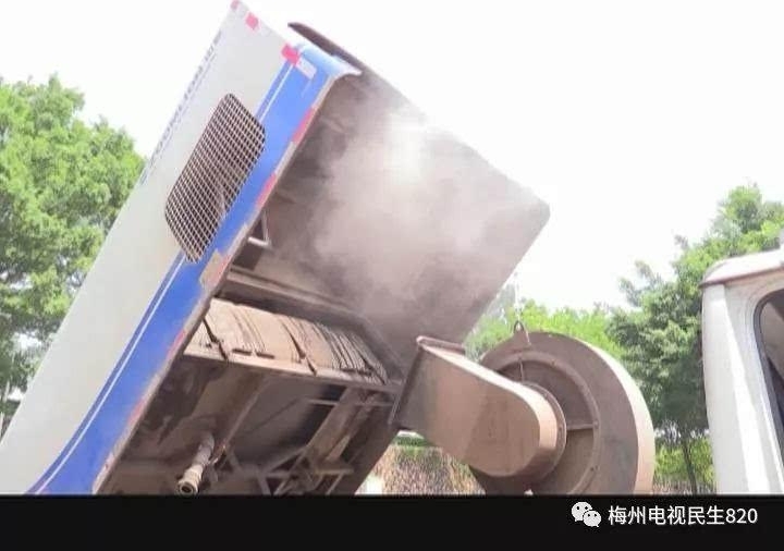 ���ˣ�������һ����ʻ��һ��ðŨ�̣����ǳ��������ⶫ��......