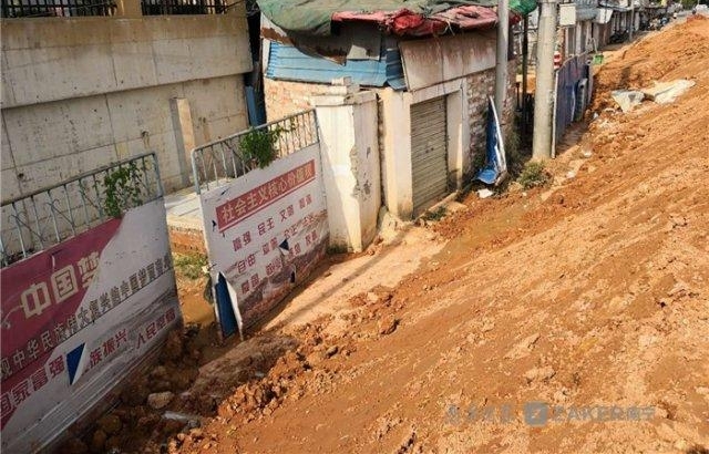 大单!排污沟被堵,沿路铺面财物全被污水浸泡