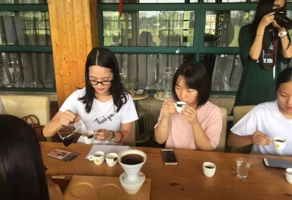 【大学生活动】体验咖啡的甜涩味道,感悟青春的美好时光!