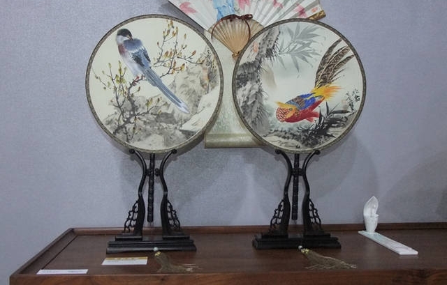 墨韵清风——当代中国画名家成扇邀请展在郑州展出