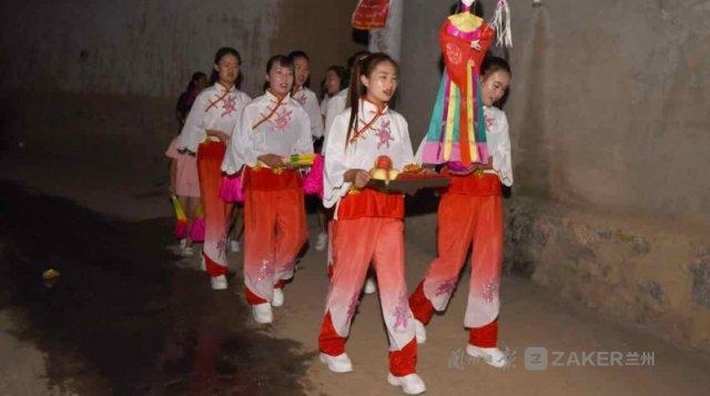 ����������¤�����ͣ�������ʱ������Ů���Ի�ƪ��