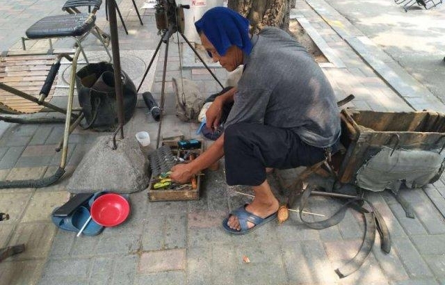 �ں�ˮ�����⣺�¾������µ��Ͷ���