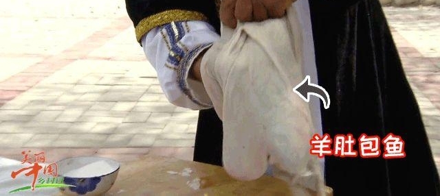 焉耆的霸气美食势不可挡!烤全牛、泥巴鱼、羊肚包鱼!!够不够新鲜?!够不够酷炫?!