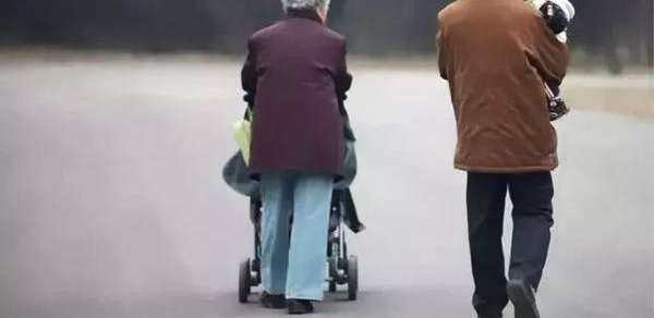 ����ʡ�����ʳ��֡����ν��桱�����ڵ�����������������̸�ˣ�