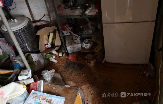 大单!排污沟被堵,沿路铺面财物全被污水浸泡
