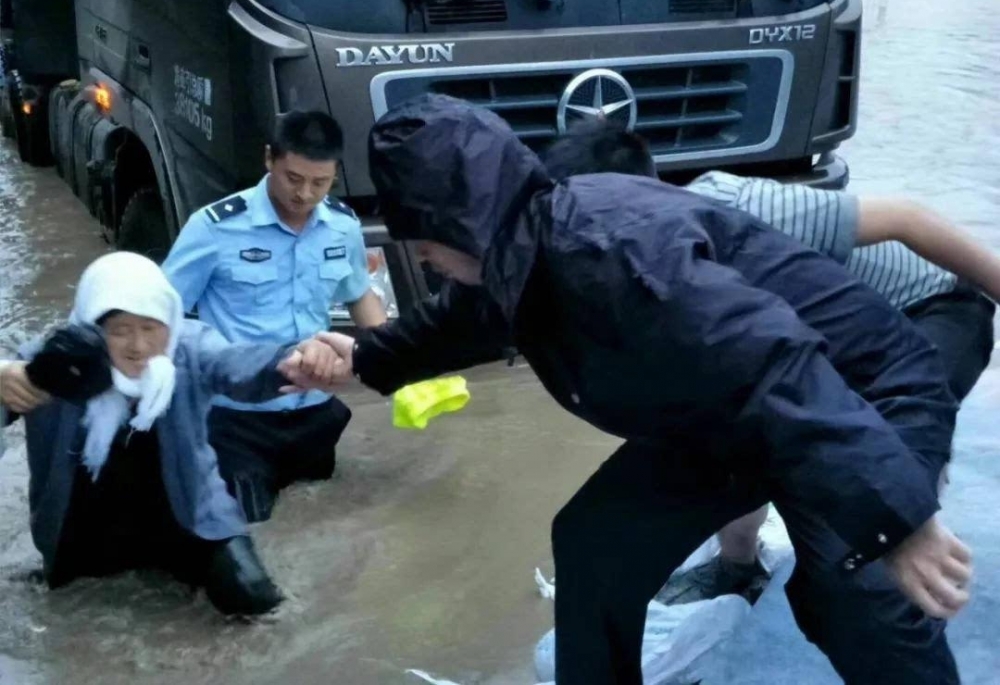 �׵磡��磡���꣡���꣡����ĬĬ��ս��ǰ�ߣ�