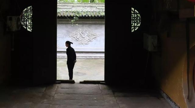 有人说它平庸,有人说最出色,对24-70你怎么看?