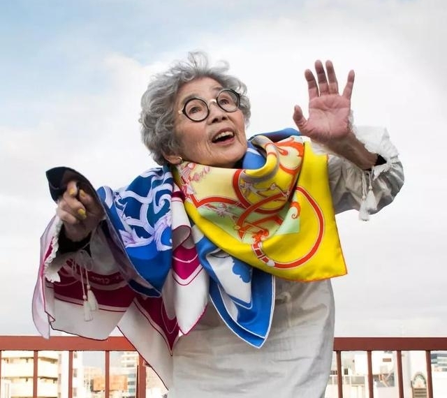 日本老奶奶70岁学摄影,87岁自学PS!活得比18岁还精彩!