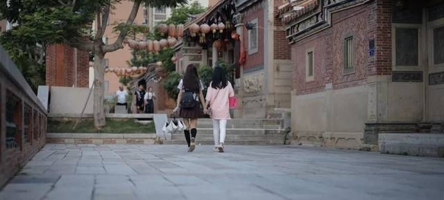 闽南并不江南,她有海一样的勇敢,也有红尘里的温暖