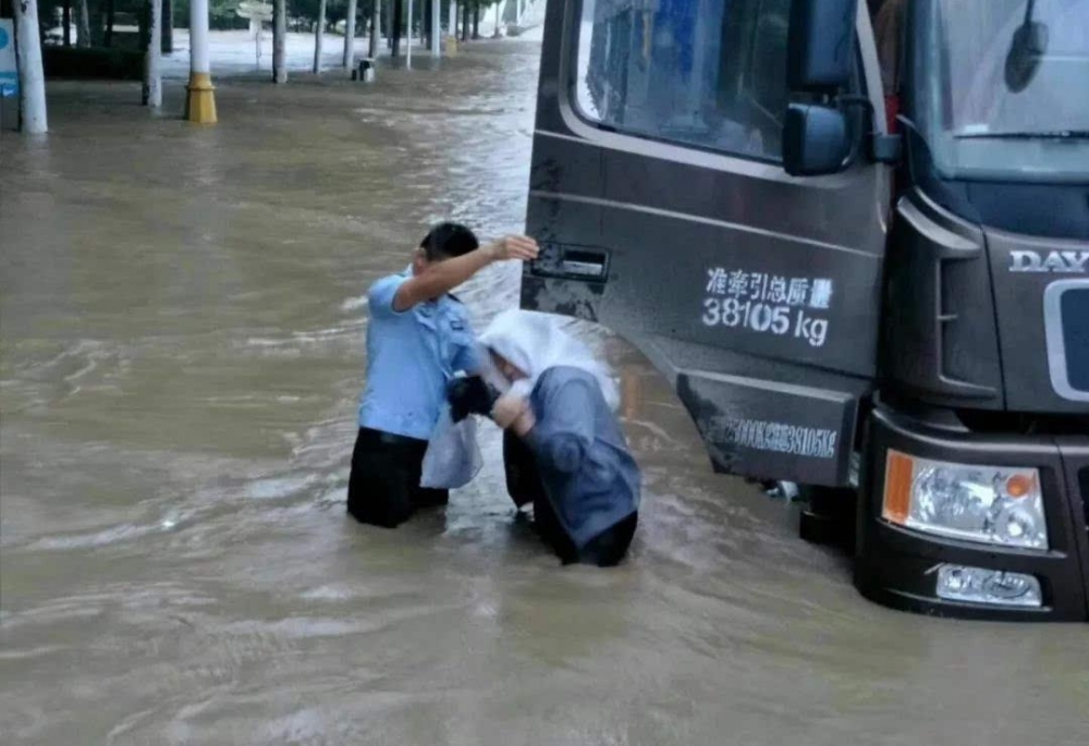 �׵磡��磡���꣡���꣡����ĬĬ��ս��ǰ�ߣ�