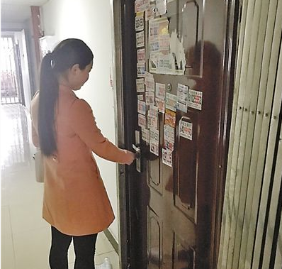女子在外租房,屋里传出味道被举报,房东开门报了警