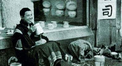 他为逞威风,狂奔20公里追斩敌帮堂主,砍死人毁前程,却说不后悔
