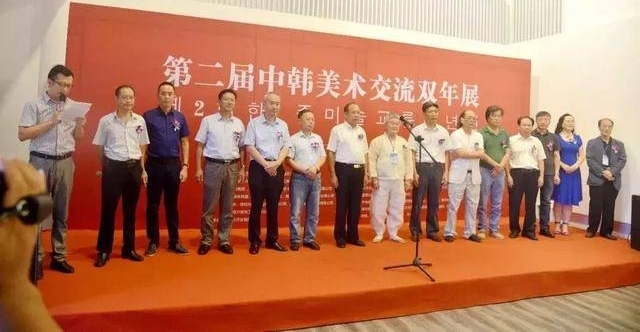 �к������ٴ���Ϋ�����֣��ڶ����к���������˫��չ��Ļ