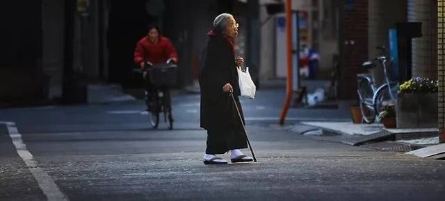 日本最惨一代:领着微薄的退休金,照顾父母还要补贴孩子