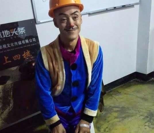 �򳤵ó�����������ײ������ͷǿ���ߺ죬��Ȣ����ס��լ