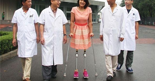 4岁女孩车祸只能用篮球走路,多年后出现却在为国争光,让人敬佩