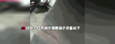 ��ɳһС�����˶�θ߿��׷࣬�ӷ��ԳƳ���������