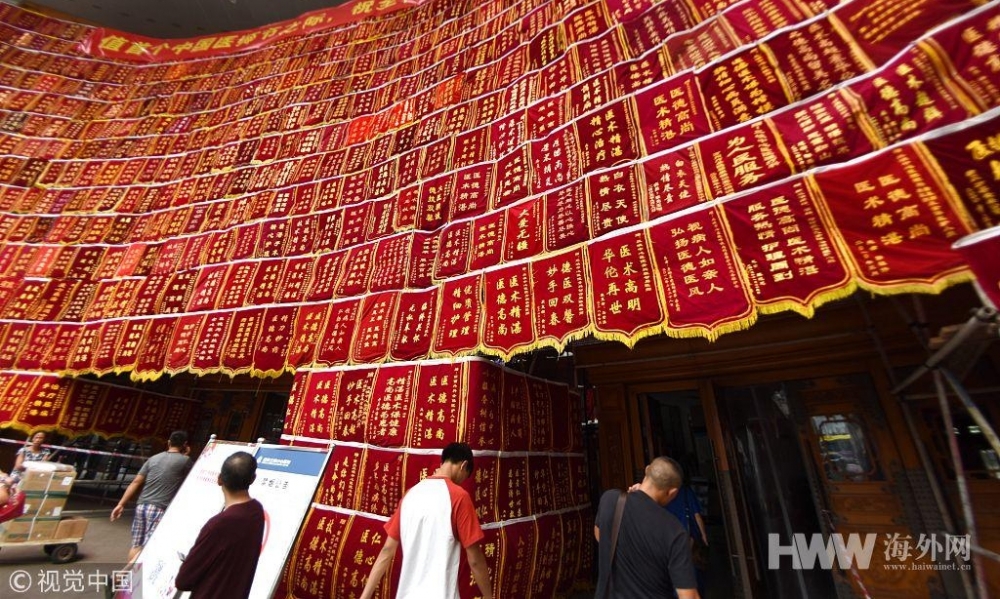 医院挂1600面锦旗 迎首个锛傊泄?绞?陲紓