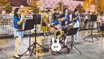成都街头艺人故事:跨界组合街头唱快乐儿歌