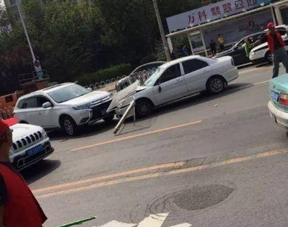 ����һ�ε�˾����������ִ����Ա�񱼽������� ˾�����̰˸��£�