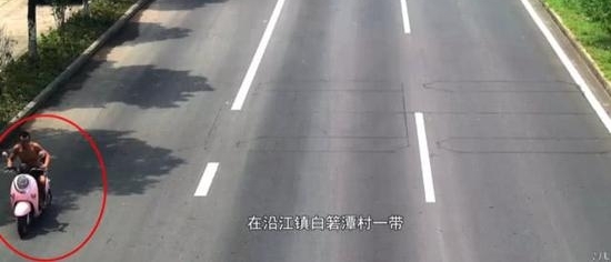 台州女子上厕所被人套住头 还被抢走了一部手机