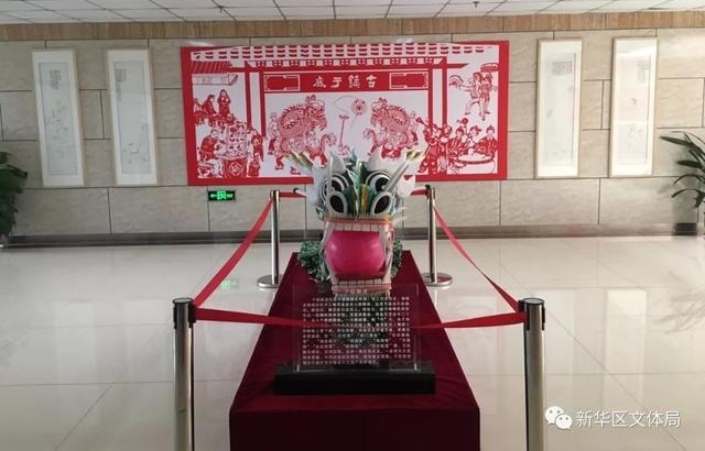 「看新华」重器落户文体中心——民俗工笔白描画在文体中心三楼展出