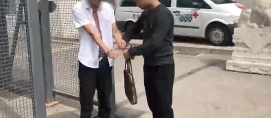 ����ͬʱ��������Ů�� ����Ů�踸ĸ30��Ϊ����