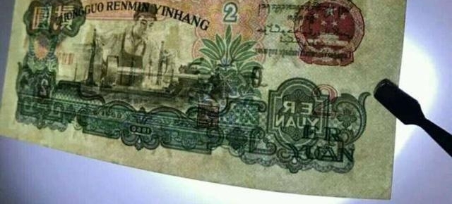���Ÿ���2Ԫֽ�ң���֪�۸�����ζ���Ц