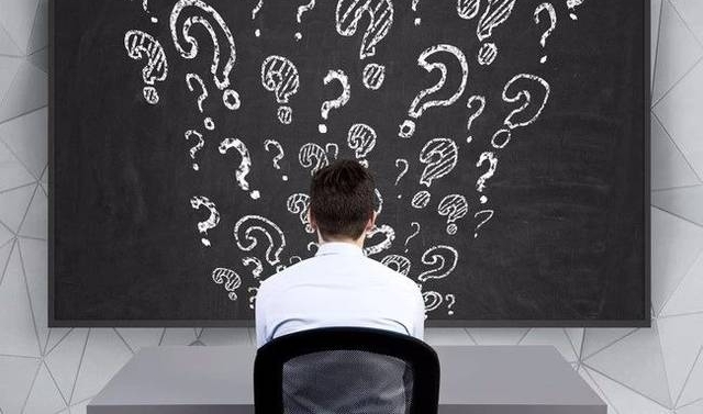 泸州忠山隧道口环卫车和小轿车发生擦挂致沱二桥严重拥堵