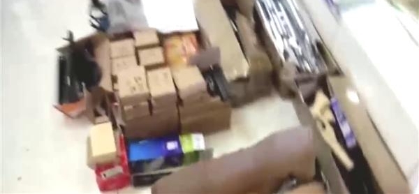 徐州警方破获重大网络贩枪案 :枪支藏进天花板