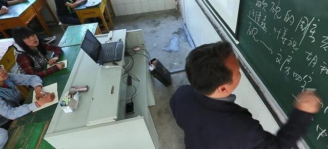 ���մ���18��ѧ��̨��̣�44��ɷ��Ŵ����ˣ���Ʒ��������Ʒ