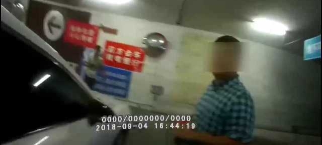 男子驾车违法58起扣291分 只为引起家人注意
